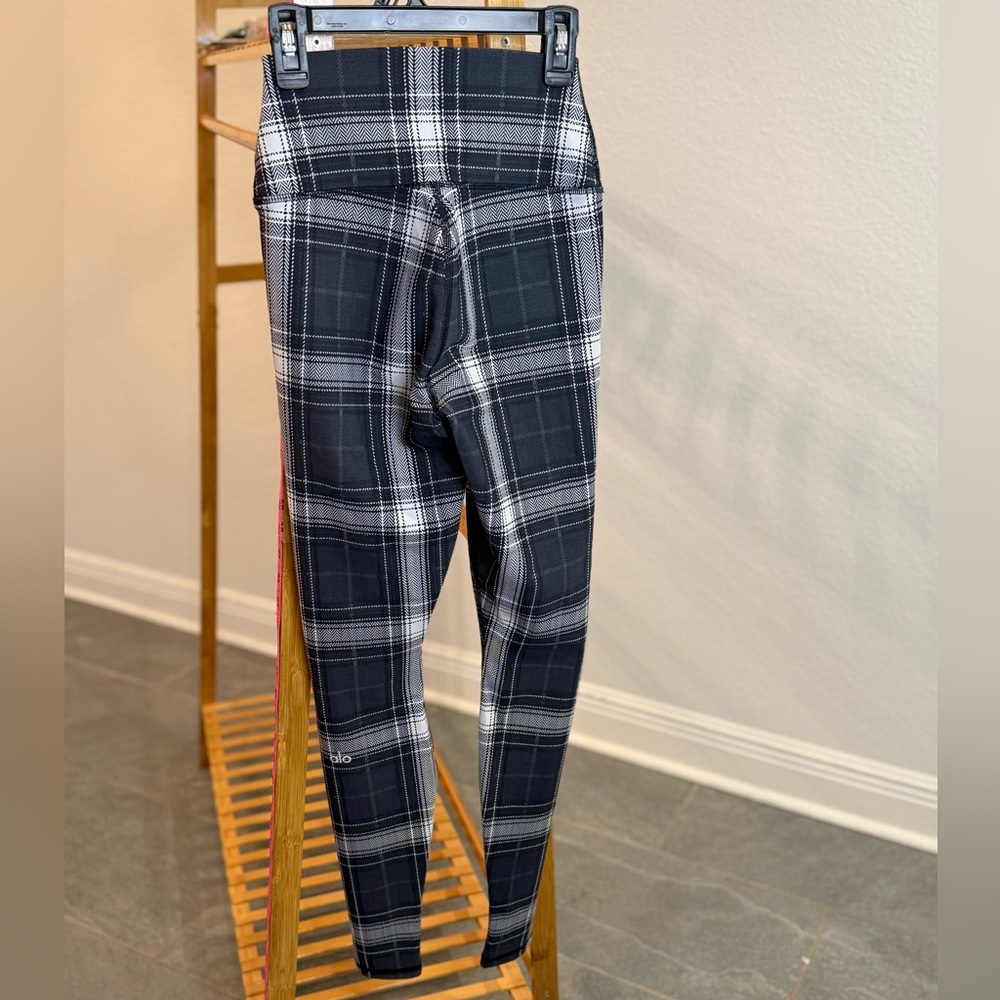 NWOT ALO Yoga High-Waisted Legacy Vapor Plaid Leggings, Size XXS - Picture 3 of 5